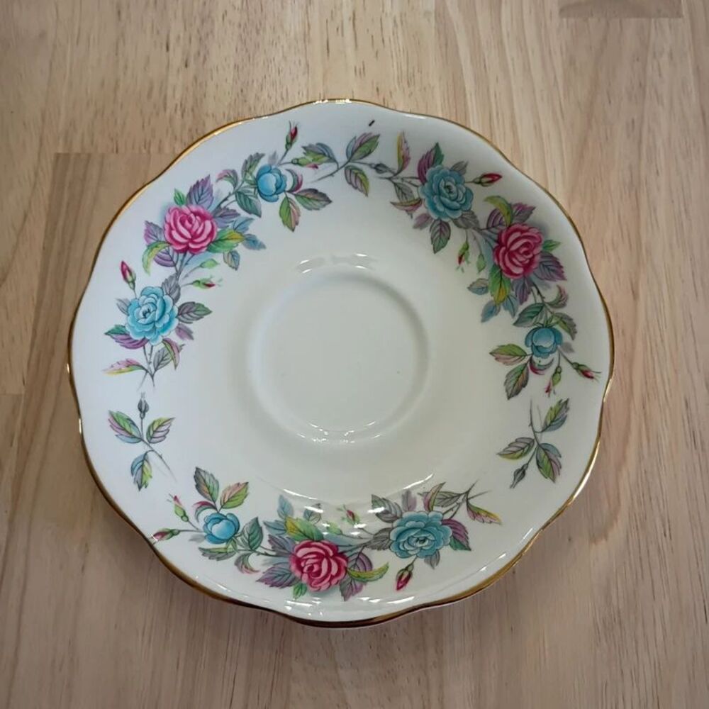 Royal Standard Beautiful Vintage Teacup Saucer Fine Bone China England